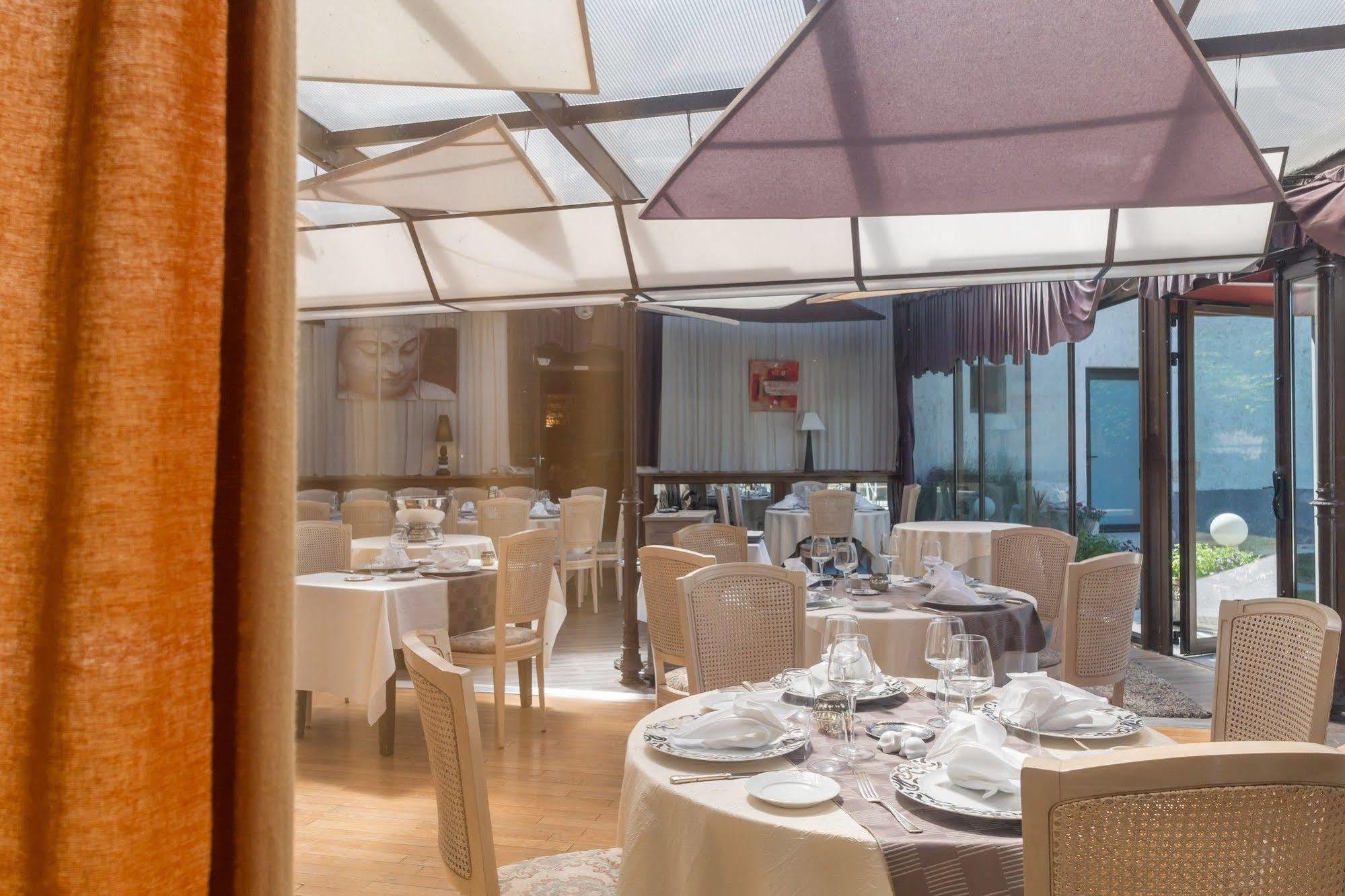 Hotel Restaurant Laurent Perreal Attignat Exterior foto